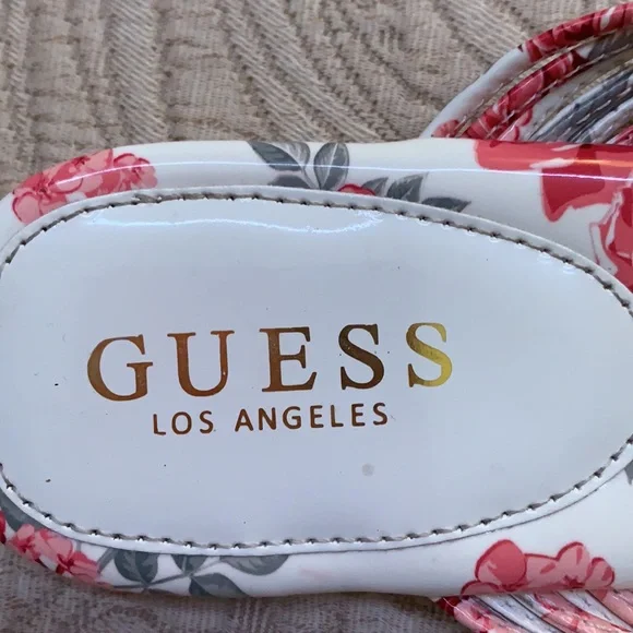 Guess! - Picture 3 of 8